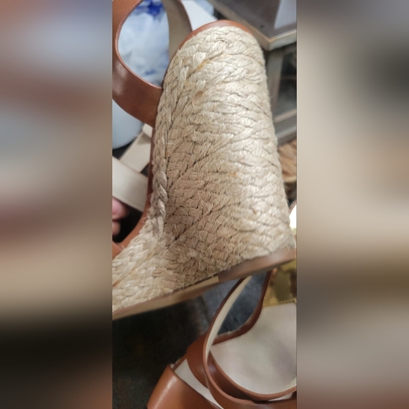 Michael Kors Leather Wedges EUC Size 8 - Picture 4 of 10